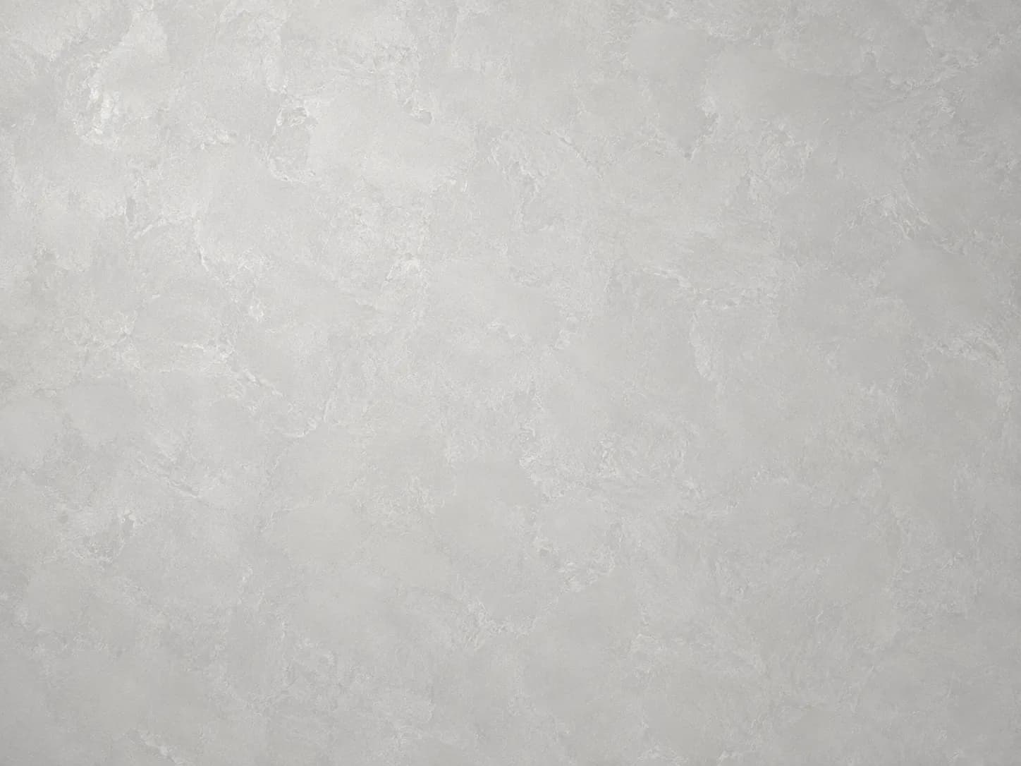 Gri tonlarda kadife dokulu dekoratif boya uygulanmış modern duvar